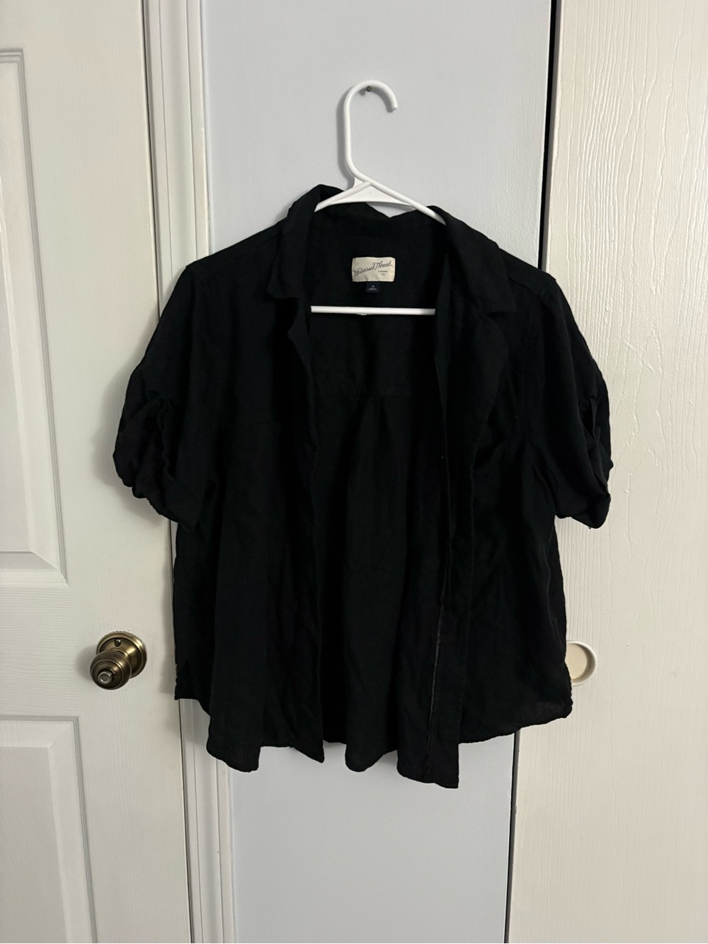 Universal Thread Black Short-Sleeve Button Down Shirt